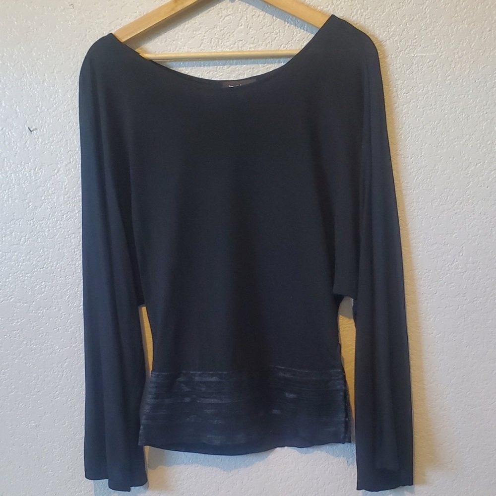 Elegant Bebe Black Tyra Kimono Top Fitted Blouse with Long Flared Sleeves